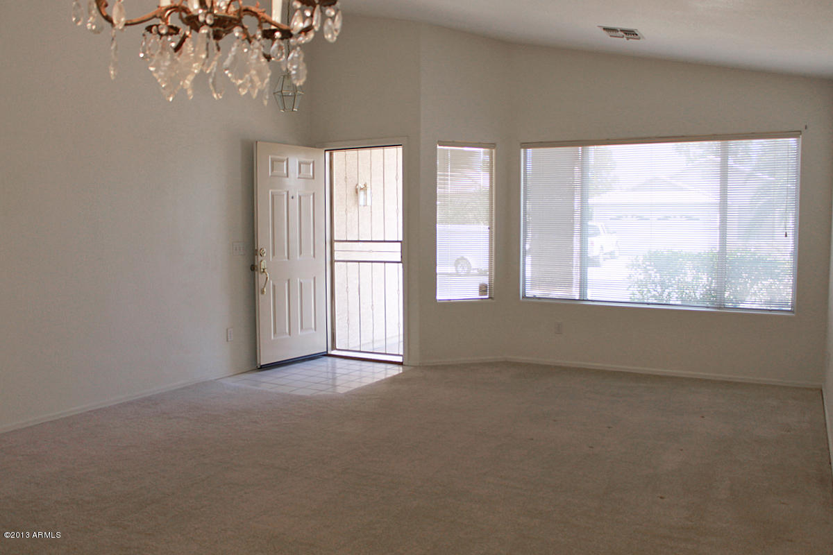 117 West Del Rio Street Gilbert, AZ 85233 - Photo 2 of 18 002 Living Dining Room