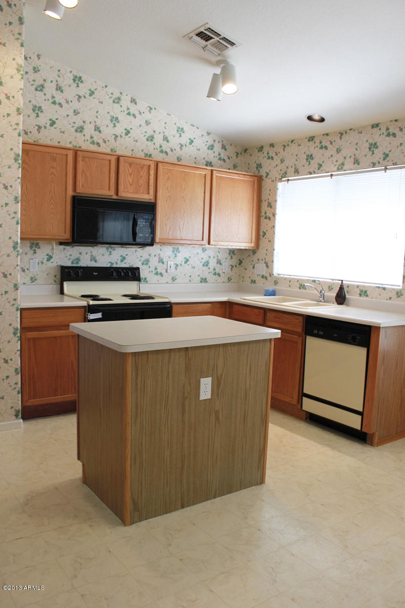 117 West Del Rio Street Gilbert, AZ 85233 - Photo 7 of 18 007 Kitchen2