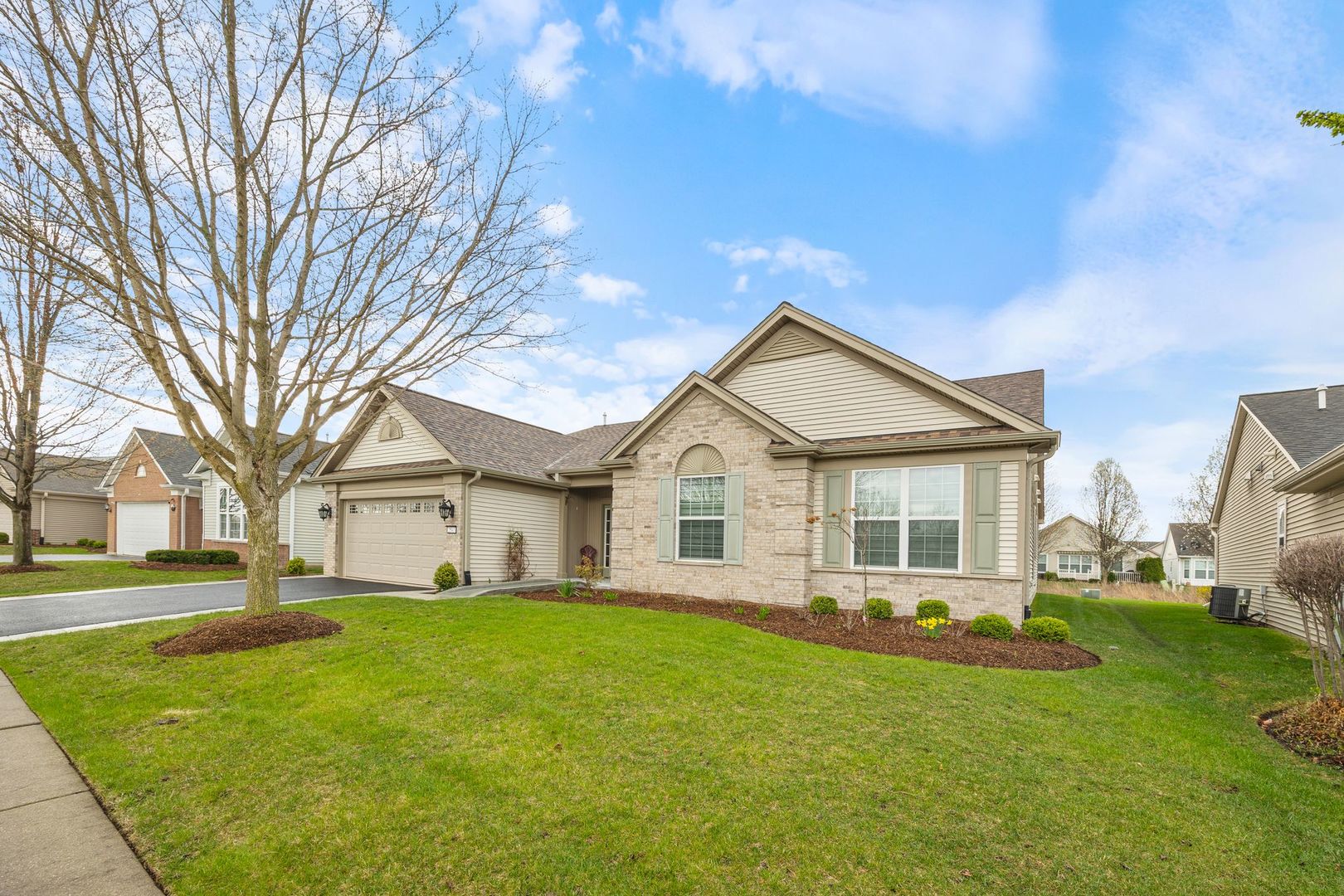 2543 Edgewater Drive Elgin, IL 60124 - Photo 2 of 9 a front view of house with yard and green space