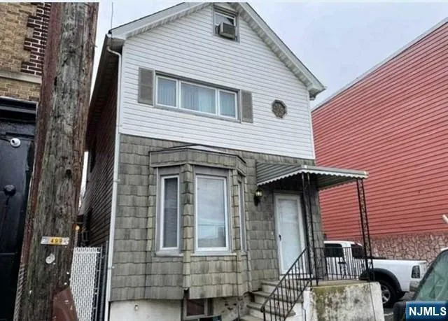 $3,200 | 529 Harrison Avenue, Harrison, NJ 07029