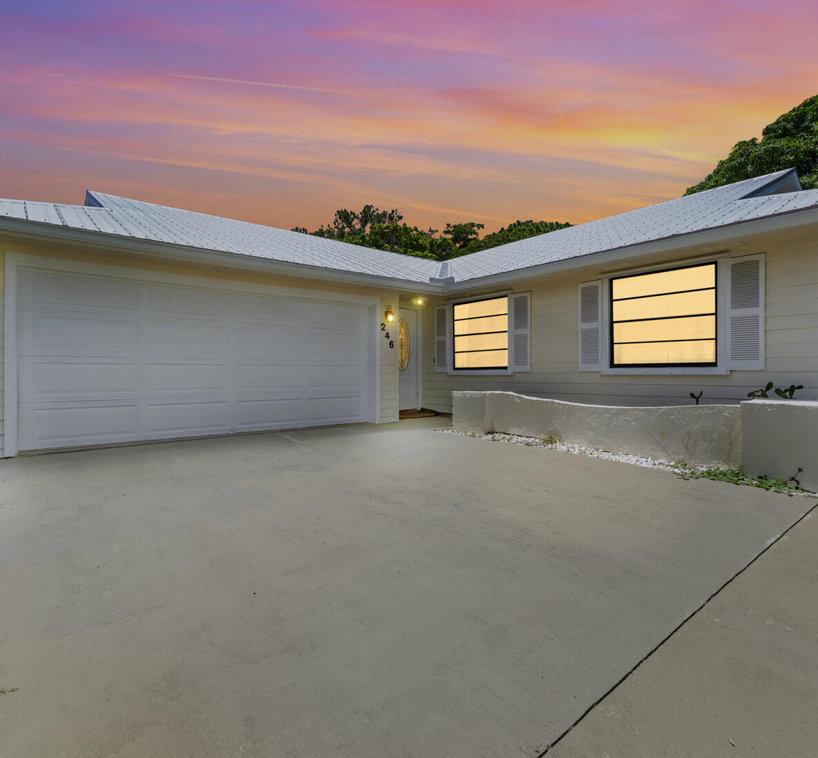 246 Southeast Ila Street Stuart, FL 34994 - Photo 4 of 47 IMG_4946