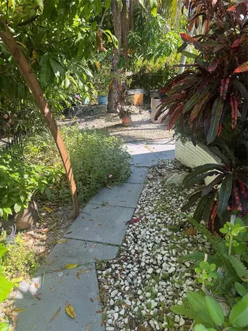 a view of yard with tree in back