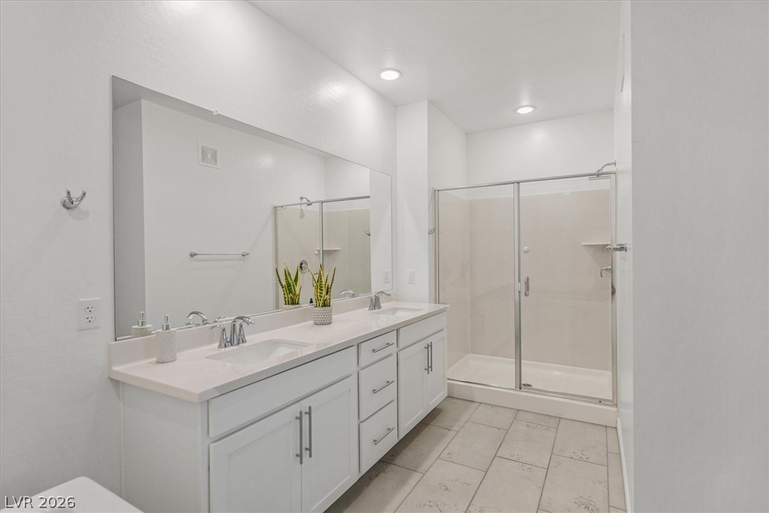 2555 Hampton Road, Unit 11203 Henderson, NV 89052 - Photo 20 of 50 Double Sinks and Separate Shower