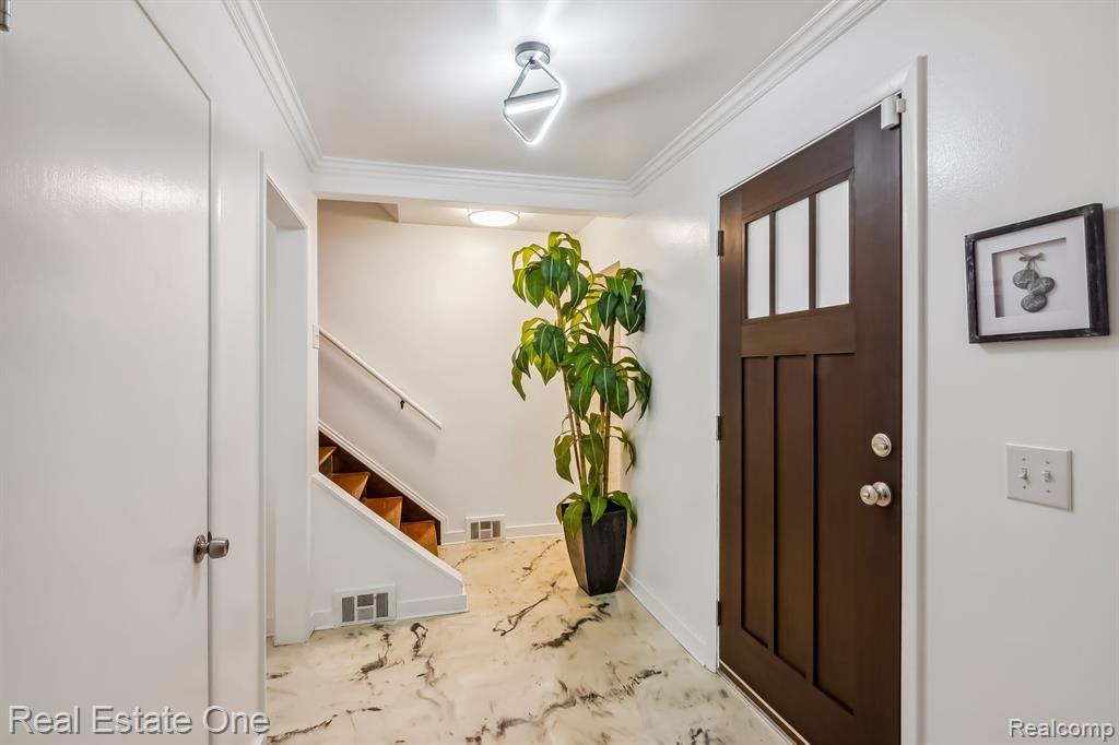 1034 Lake Shore Road Grosse Pointe Shores, MI 48236 - Photo 3 of 43