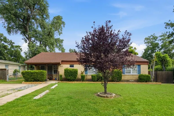 $300,000 | 605 West 8th Street, Irving, TX 75060