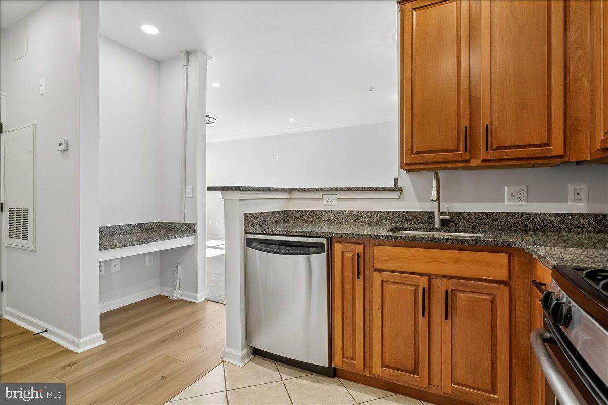 12000 Market Street, Unit 371 Reston, VA 20190 - Photo 6 of 81 Kitchen