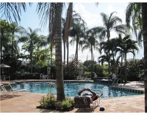 $2,100 | 1721 Village 303 Boulevard, Unit 303, West Palm Beach, FL 33409