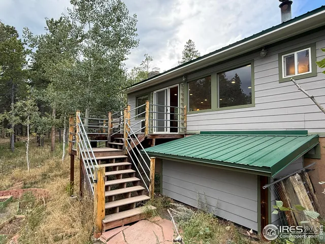 a view of a house with swimming pool and a yard