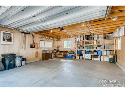 a picture of a wall with a white and white wall