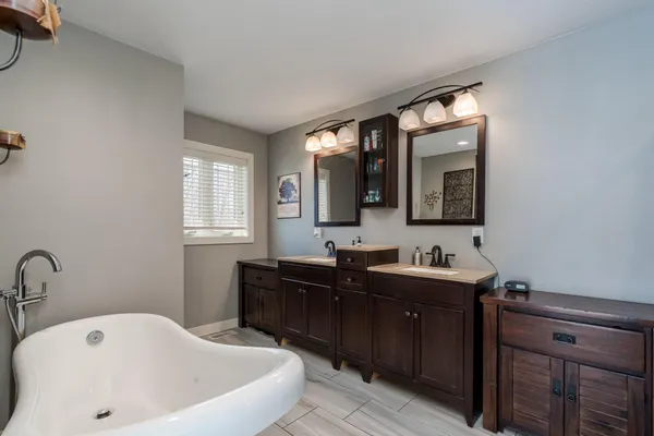 $550,000 | 2711 Hoffman Road, Mankato, MN 56001