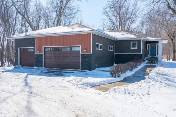 $550,000 | 2711 Hoffman Road, Mankato, MN 56001