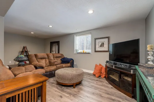 $550,000 | 2711 Hoffman Road, Mankato, MN 56001