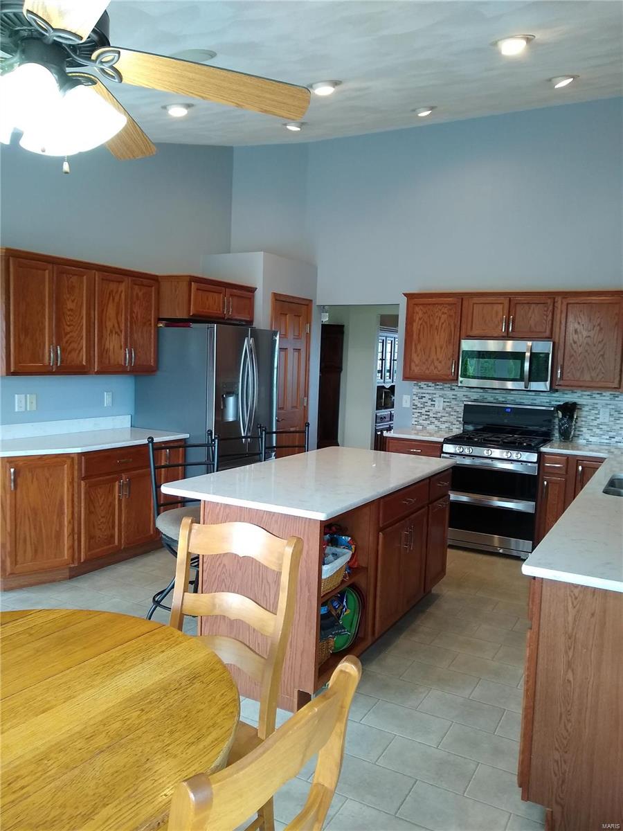 9770 Lilac Road St. Jacob, IL 62281 - Photo 3 of 65