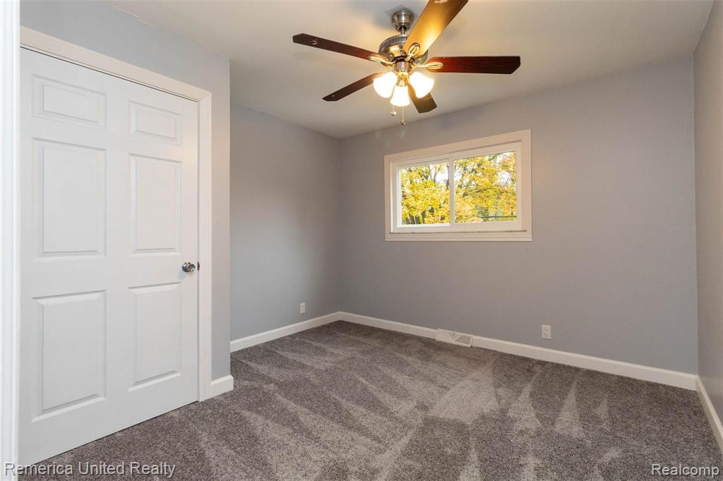 5585 Halsted Road West Bloomfield, MI 48322 - Photo 30 of 37