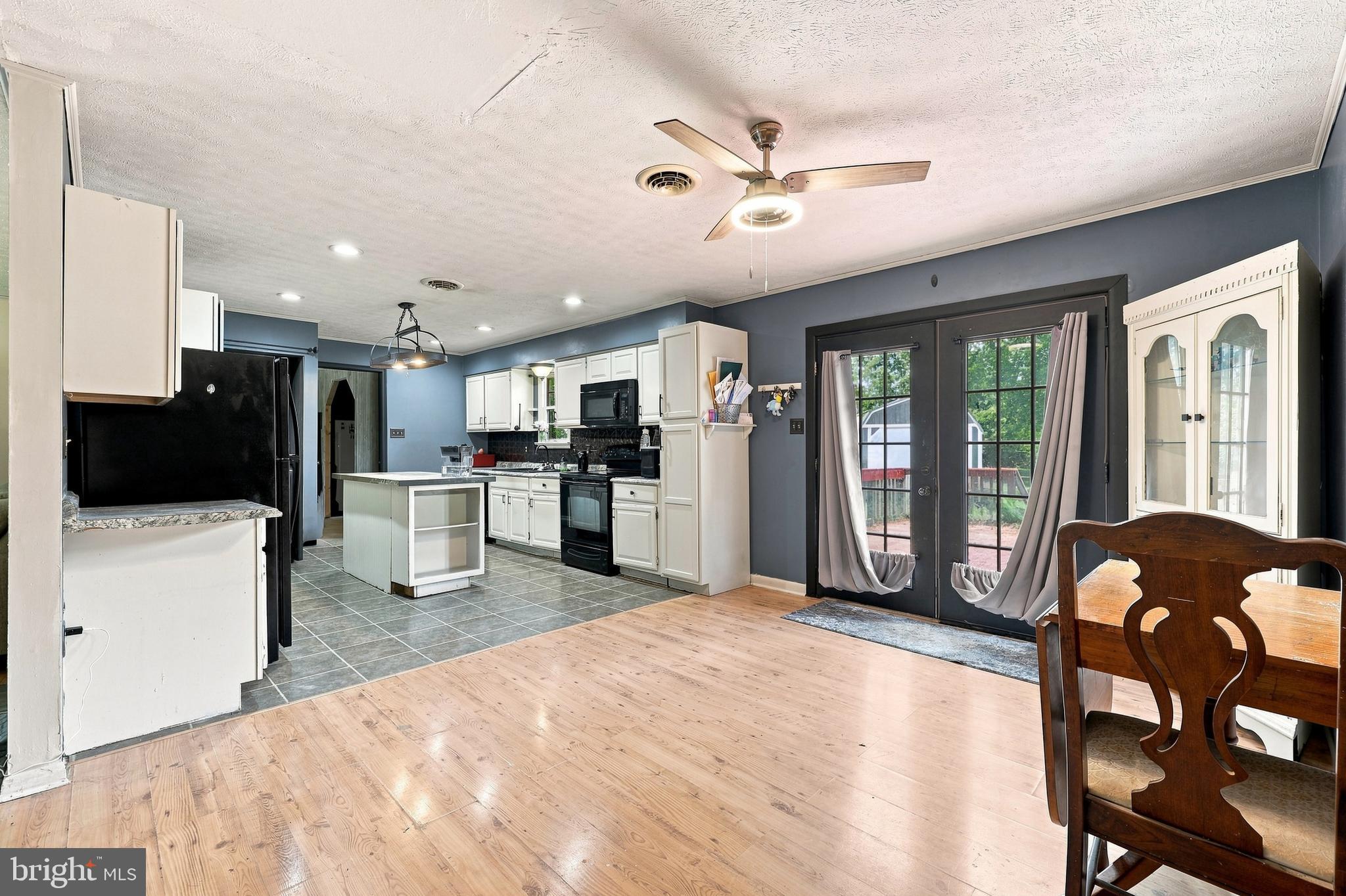 86 Spur Road Martinsburg, WV 25404 - Photo 6 of 30 ceiling fan and access to rear deck and yard