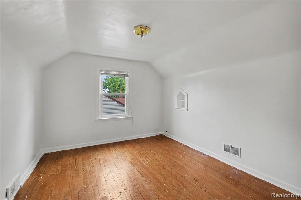 1129 East Bristol Road Burton, MI 48529 - Photo 16 of 26 Gallery Image 16