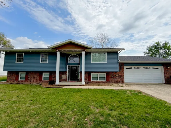 $259,000 | 150 Woodland Drive, Salem, IL 62881