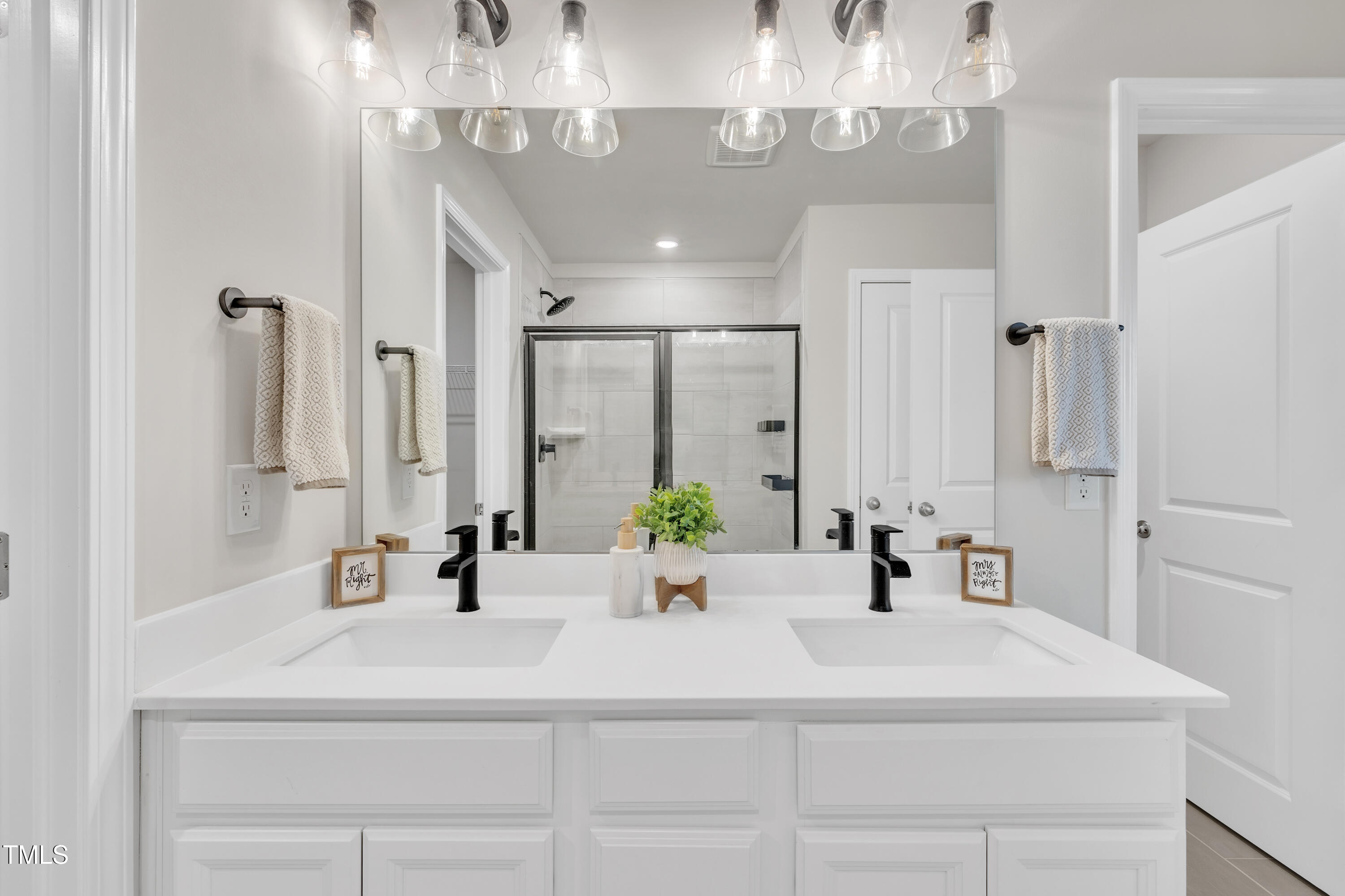 401 Inclusion Way Raleigh, NC 27610 - Photo 25 of 31 Primary bath