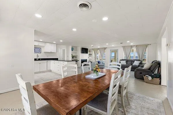 $675,000 | 1922 Bella Coola Road, Lake Waccamaw, NC 28450