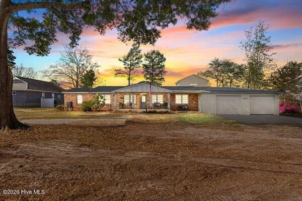 $675,000 | 1922 Bella Coola Road, Lake Waccamaw, NC 28450