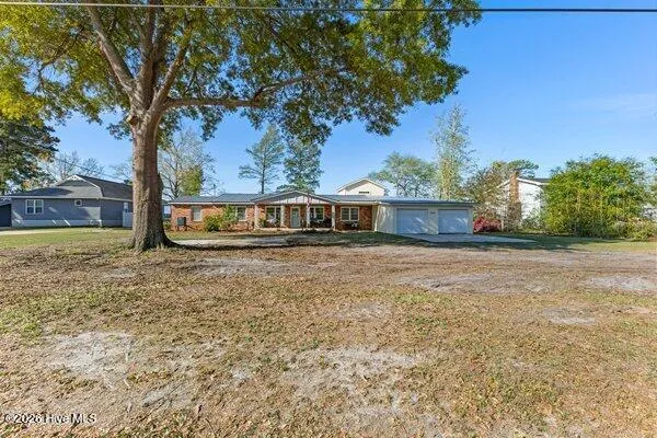 $675,000 | 1922 Bella Coola Road, Lake Waccamaw, NC 28450