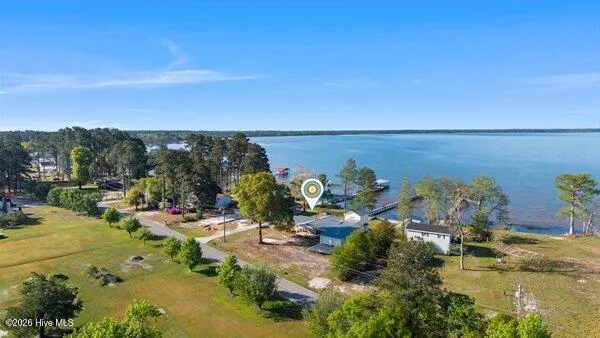 $675,000 | 1922 Bella Coola Road, Lake Waccamaw, NC 28450