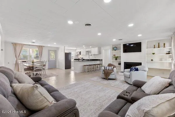 $675,000 | 1922 Bella Coola Road, Lake Waccamaw, NC 28450