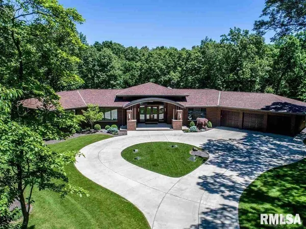 $699,900 | 440 Linden Street, Pekin, IL 61554