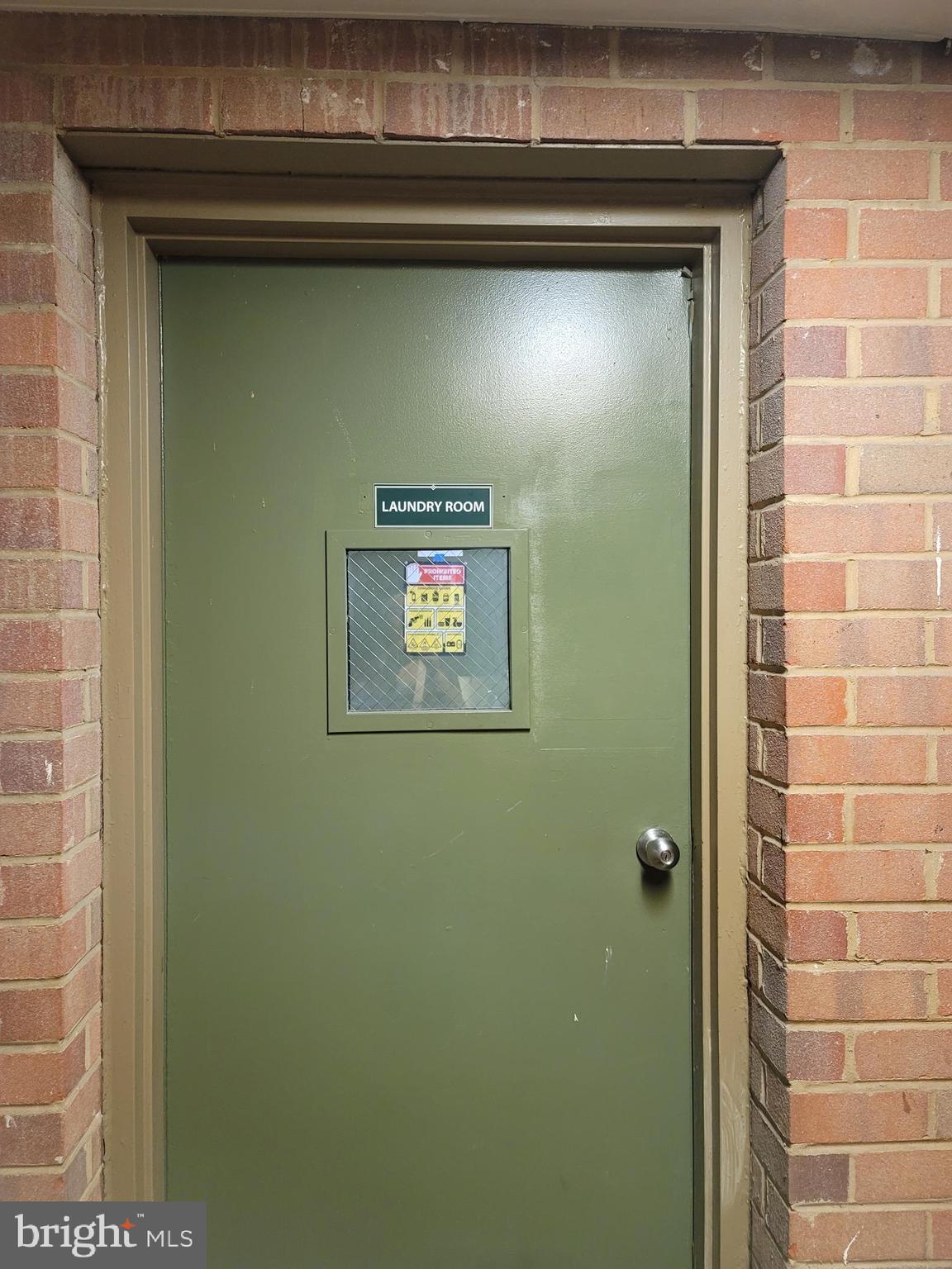 5049 7th Road South, Unit 201 Arlington, VA 22204 - Photo 44 of 45 a view of a door