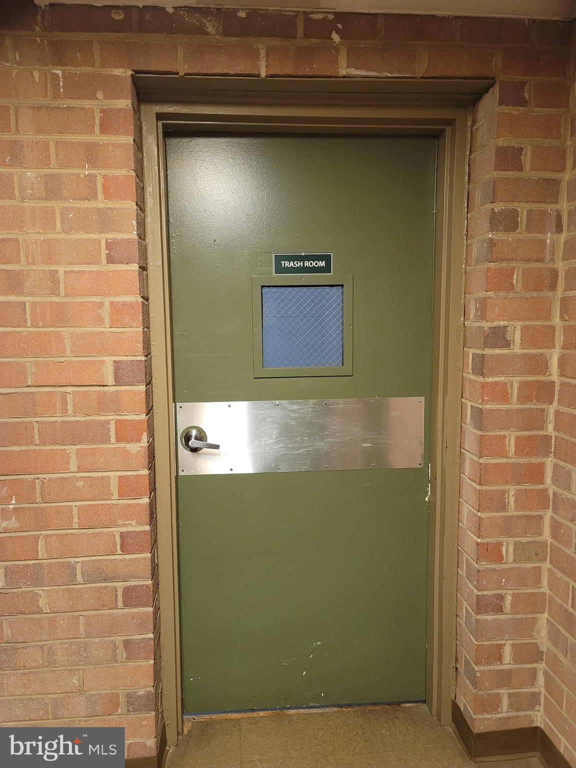 5049 7th Road South, Unit 201 Arlington, VA 22204 - Photo 45 of 45 a view of a door
