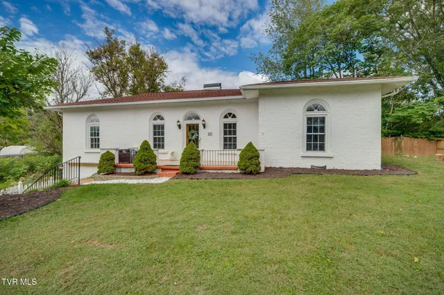 $439,900 | 826 Polk Avenue, Johnson City, TN 37604