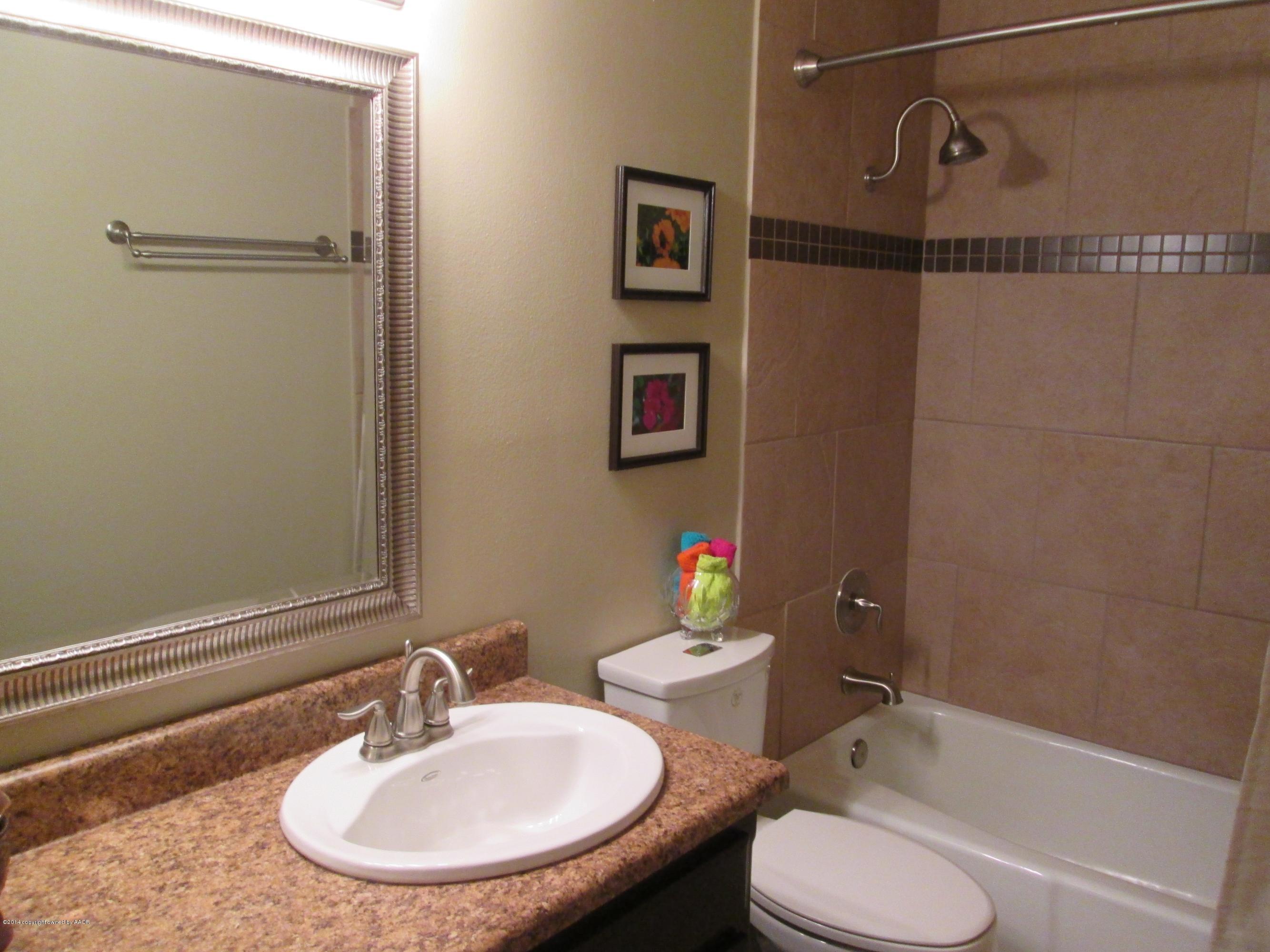 105 Racine Trail Amarillo, TX 79108 - Photo 20 of 34 Bathroom
