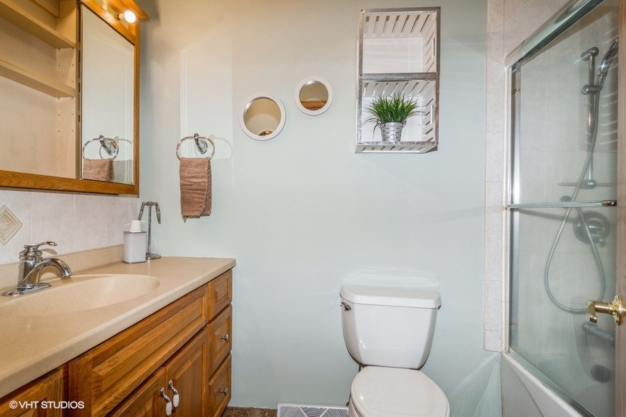 28 Jack Street Plano, IL 60545 - Photo 18 of 21 a bathroom with a toilet sink and mirror