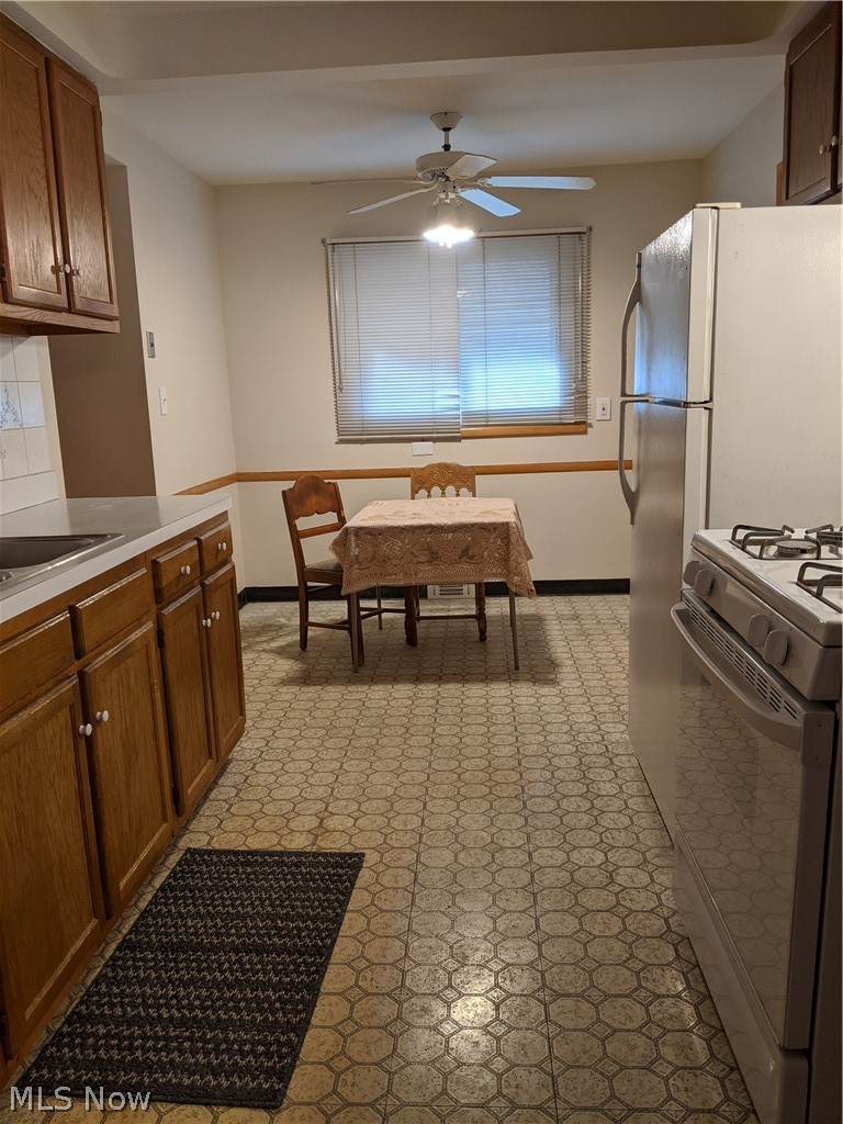 957 Hanley Road Cleveland, OH 44124 - Photo 8 of 30