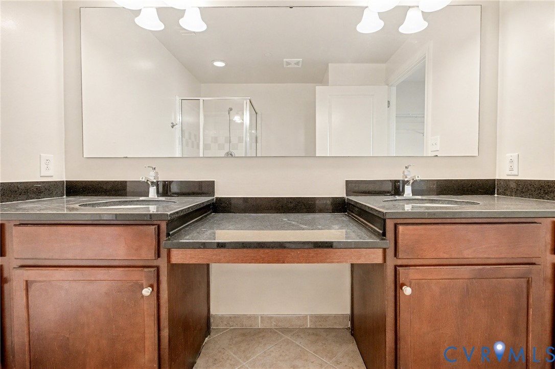 1101 Haxall Point, Unit U711 Richmond, VA 23219 - Photo 17 of 47 a kitchen with a stove a sink and a refrigerator