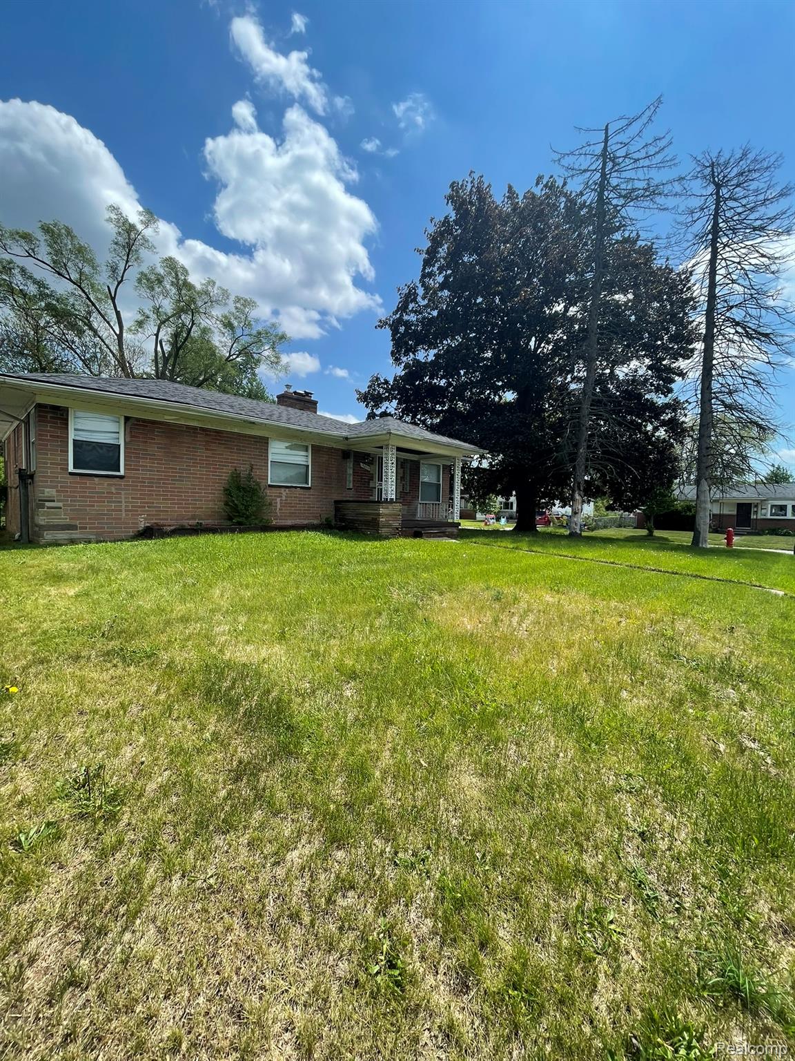 19800 Berg Road Detroit, MI 48219 - Photo 4 of 13 IMG_4407.JPEG