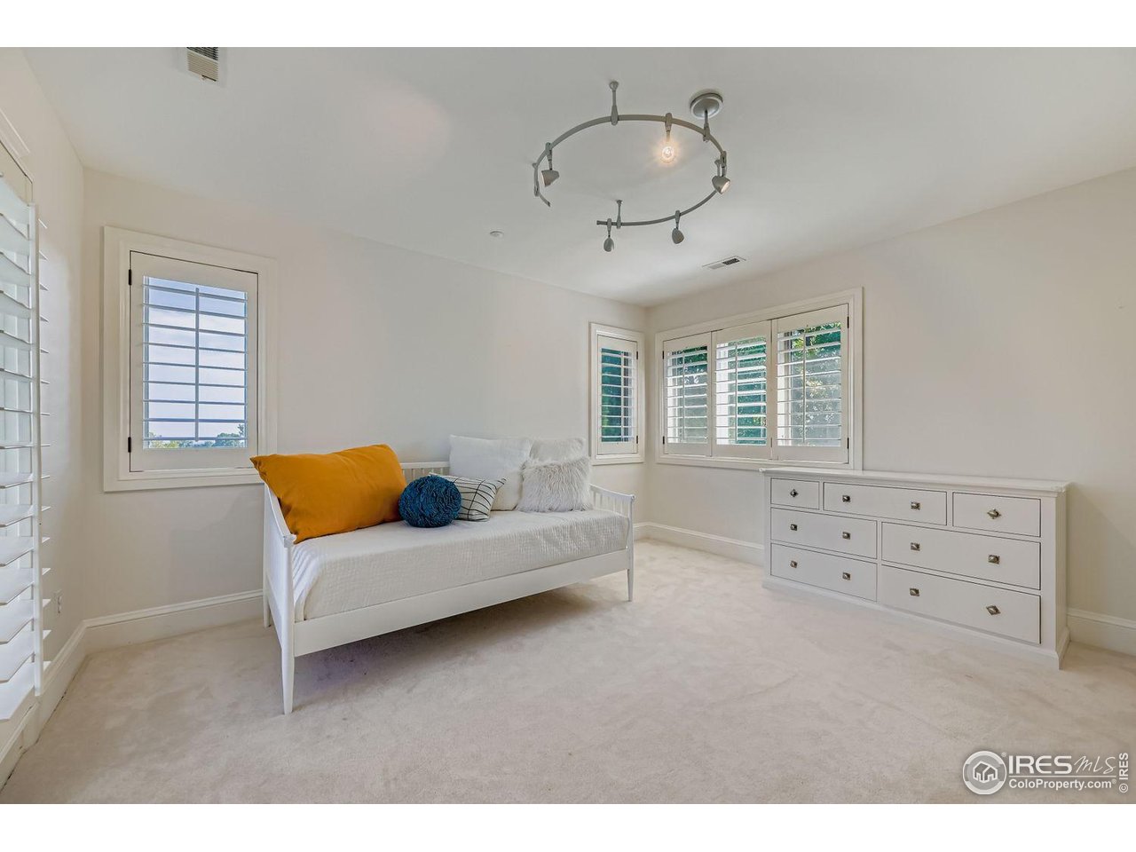 8001 Fairview Road Boulder, CO 80303 - Photo 28 of 49 a living room with furniture