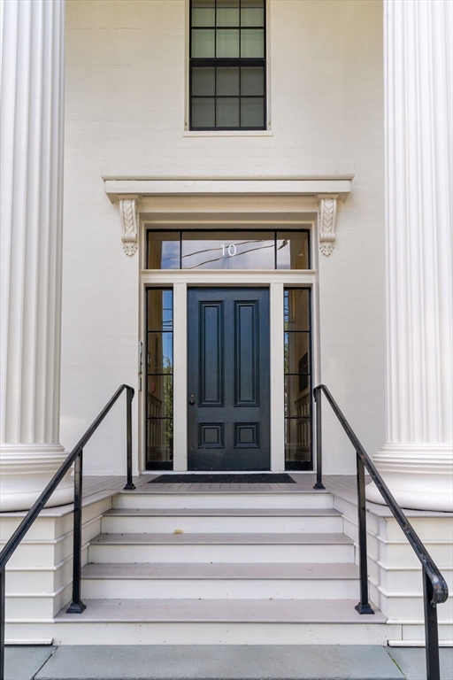 10 Linwood Street Boston, MA 02119 - Photo 6 of 33 a view of entryway