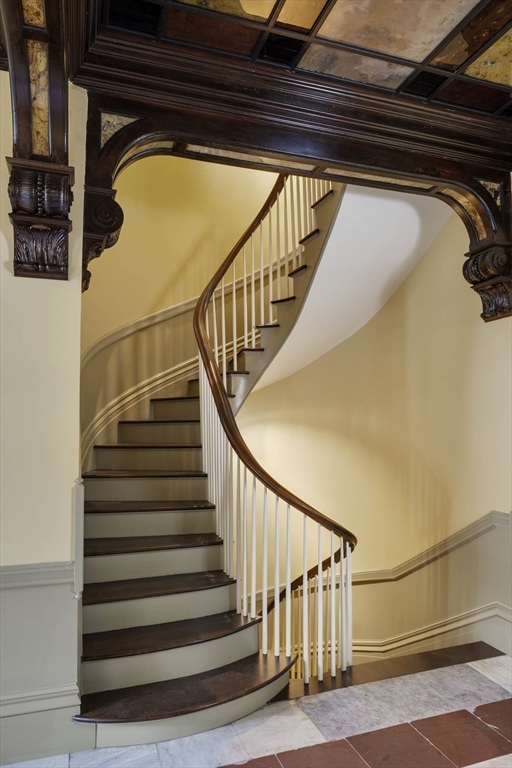 10 Linwood Street Boston, MA 02119 - Photo 10 of 33 a view of entryway