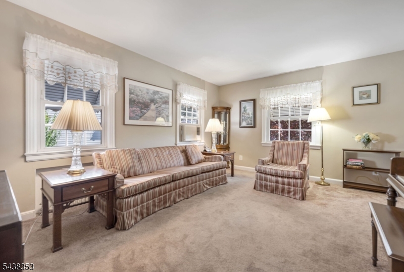 65 Harding Avenue Totowa, NJ 07512 - Photo 6 of 36