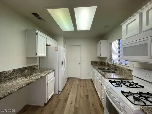 $1,895 | 10617 Mission Lakes Avenue, Las Vegas, NV 89134
