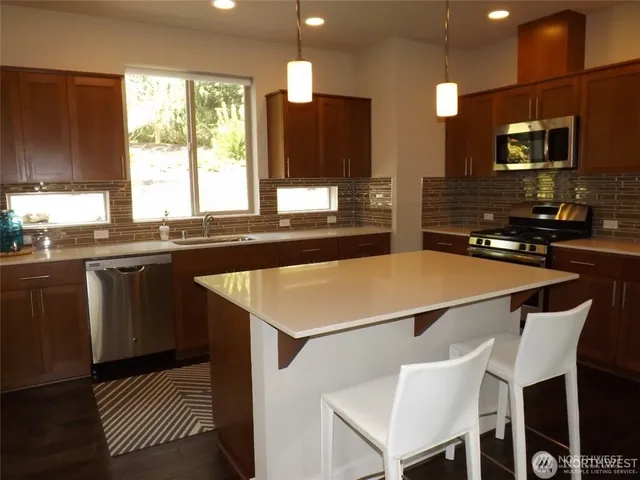 $4,100 | 8401 130th Place Southeast, Unit B104, Newcastle, WA 98056