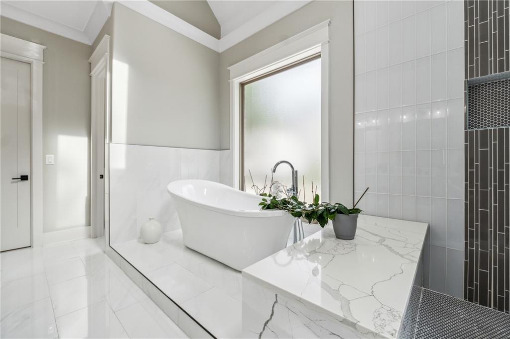 852 Tom Miller Road Bethlehem, GA 30620 - Photo 47 of 68 a white bath tub sitting next to a white sink