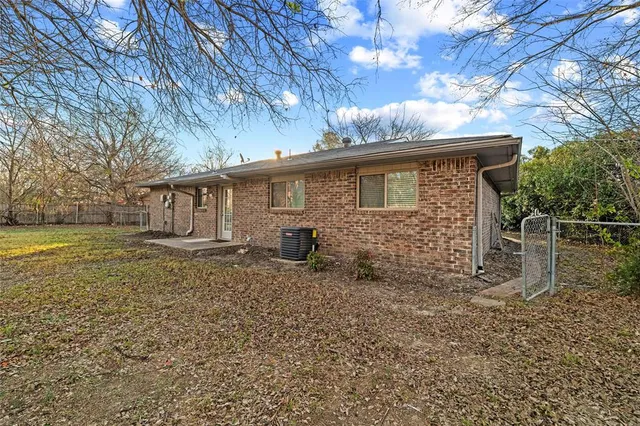 $2,100 | 800 Howell Drive, Coppell, TX 75019