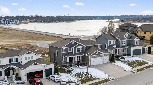 $659,950 | 105 Southwest Meadowbrook Drive, Lee's Summit, MO 64082