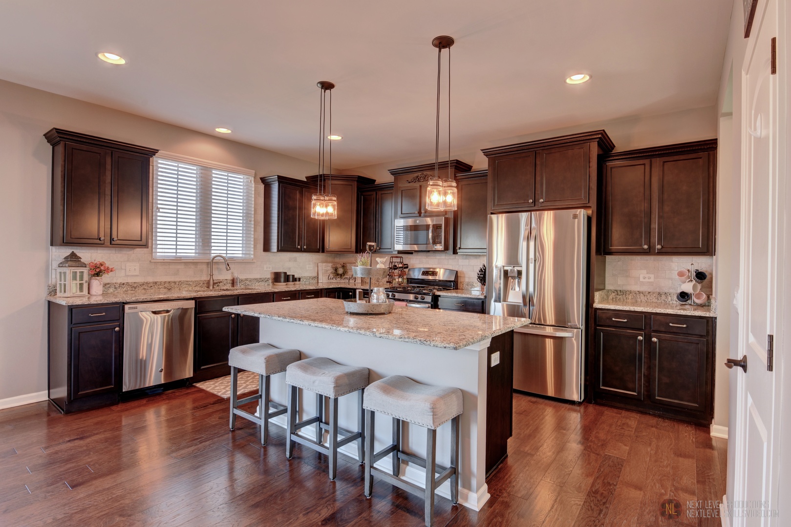 725 Ridgeview Lane Sugar Grove, IL 60554 - Photo 4 of 28