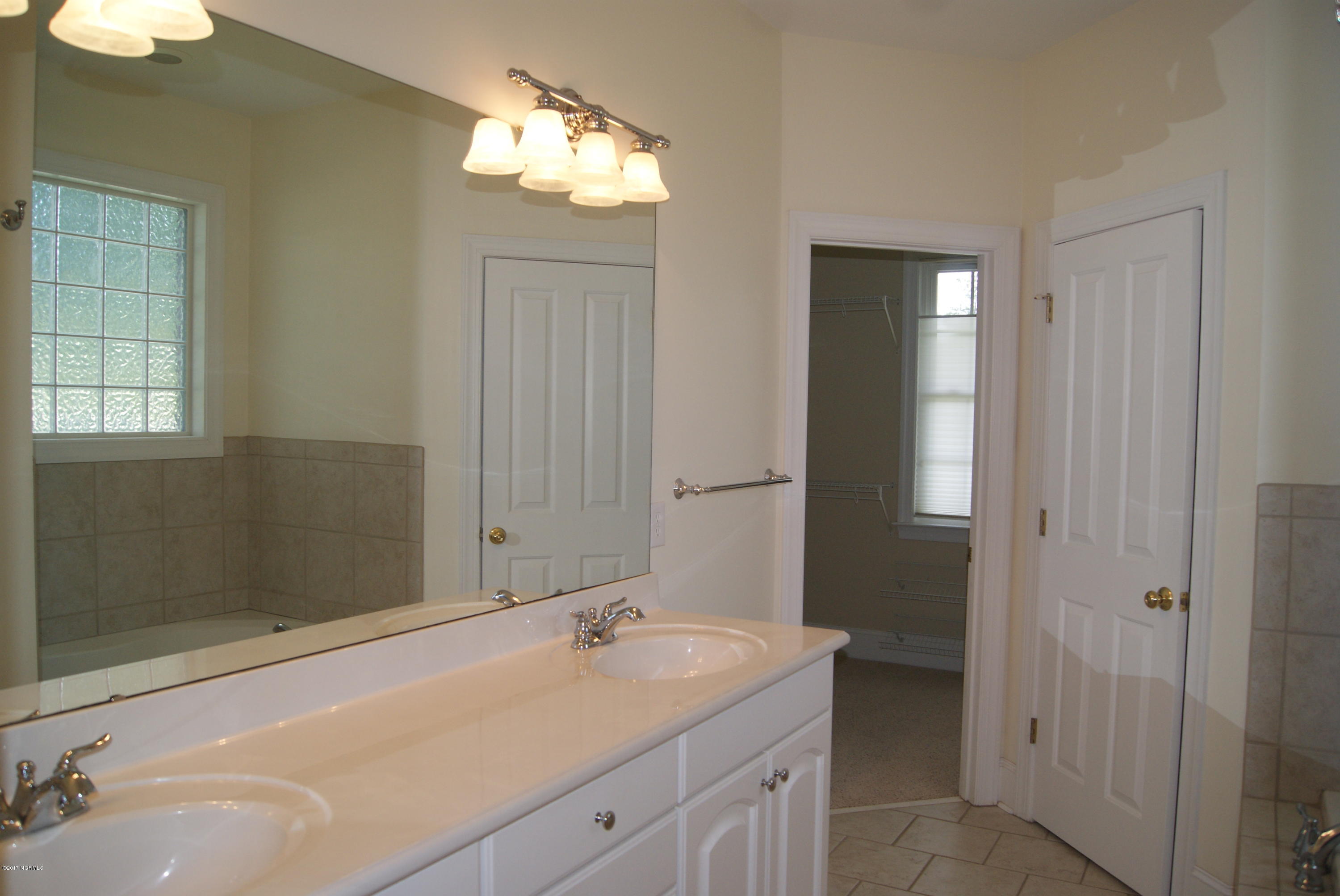101 Friburg Road New Bern, NC 28562 - Photo 39 of 64 Master Bath