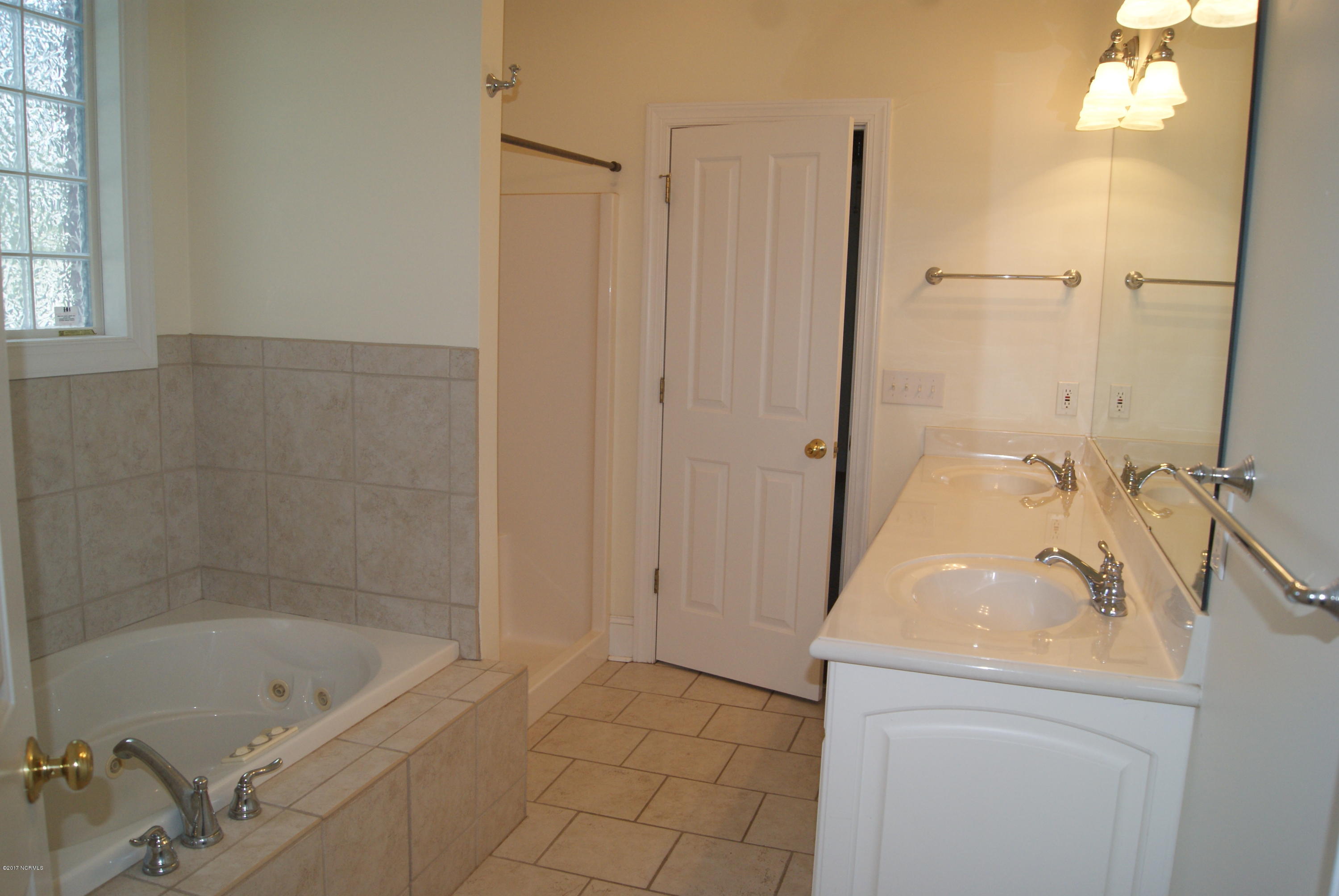 101 Friburg Road New Bern, NC 28562 - Photo 40 of 64 Master Bath