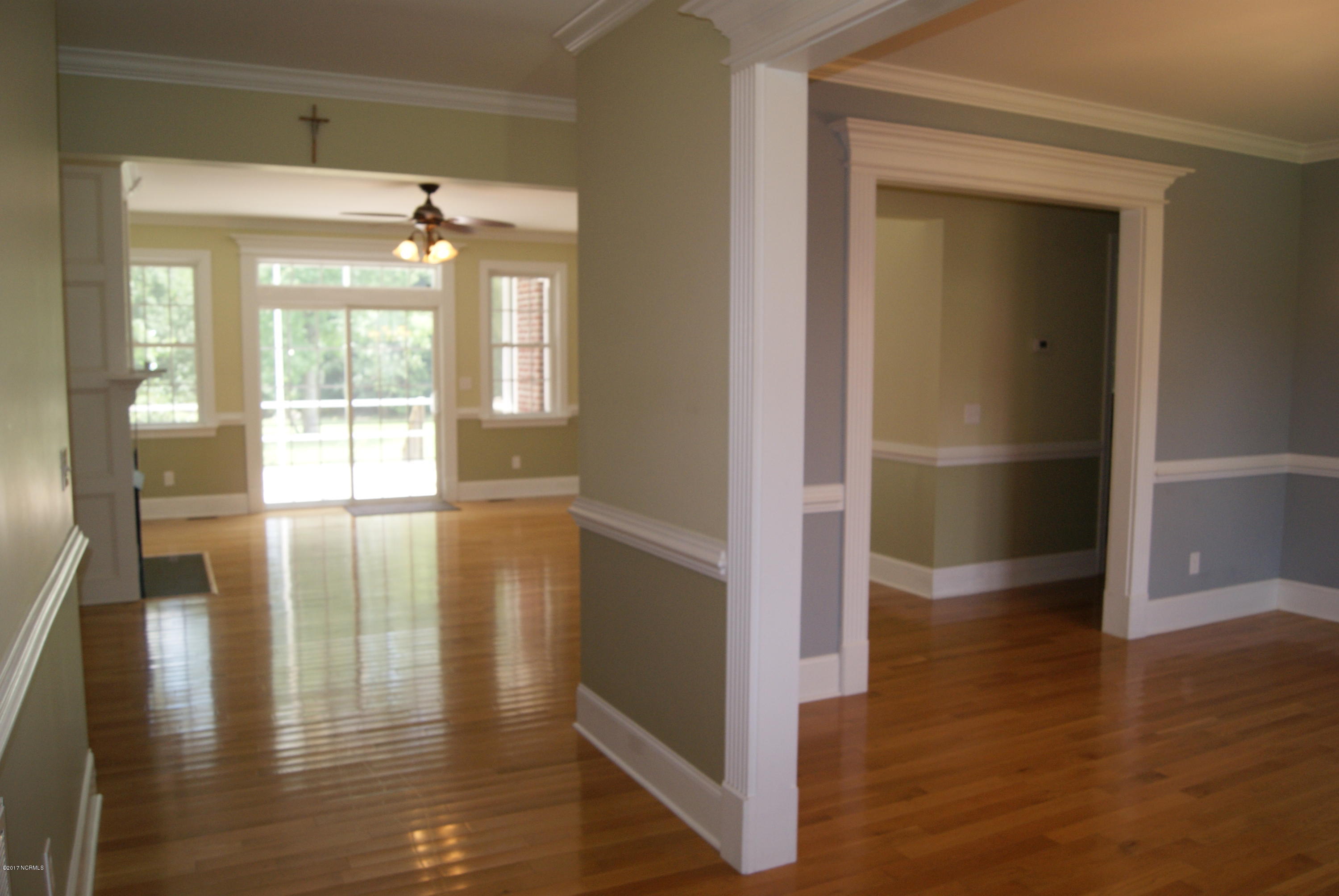 101 Friburg Road New Bern, NC 28562 - Photo 7 of 64 entrance into home