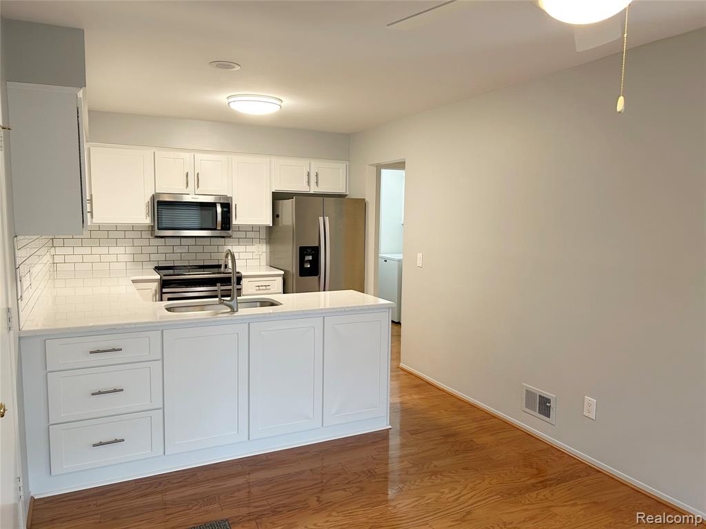591 Tennyson Rochester Hills, MI 48307 - Photo 7 of 20